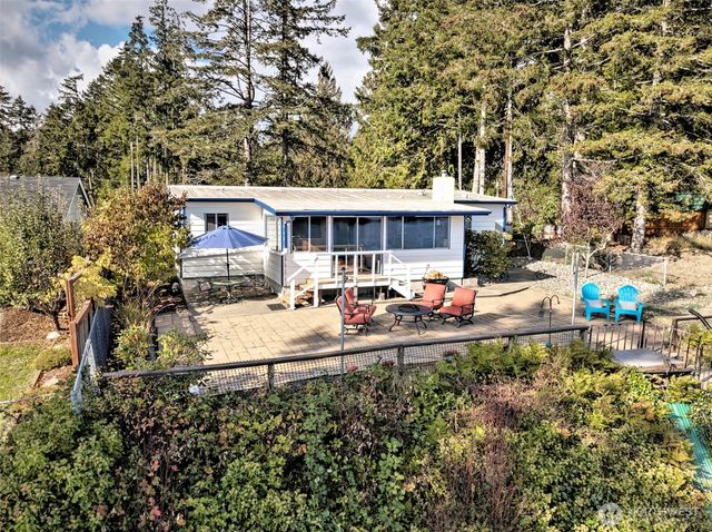 240 E Orchard Beach Drive, Grapeview, WA 98546