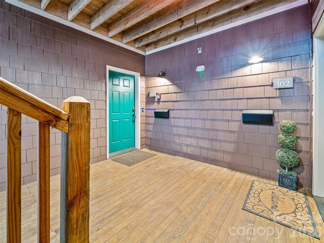81 Creekside Way F-101, Burnsville, NC 28714