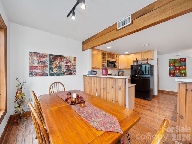 81 Creekside Way F-101, Burnsville, NC 28714
