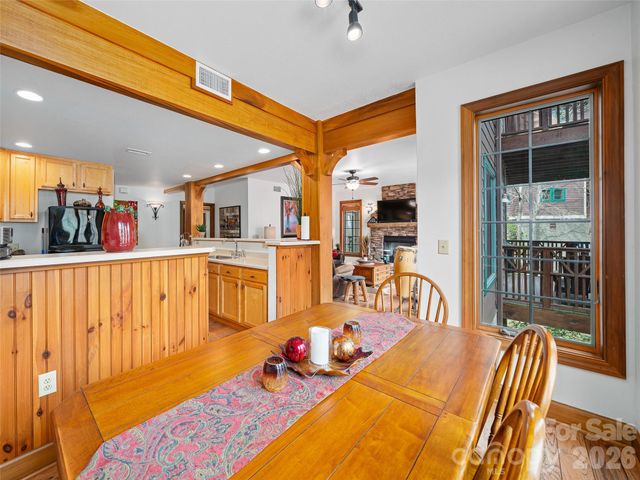 81 Creekside Way F-101, Burnsville, NC 28714