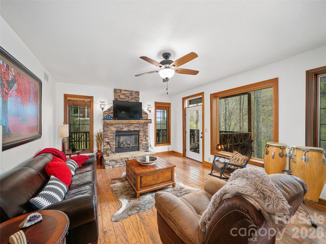 81 Creekside Way F-101, Burnsville, NC 28714