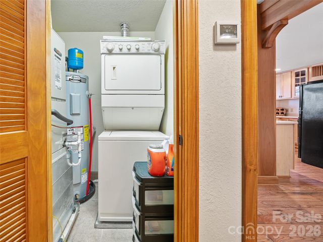 81 Creekside Way F-101, Burnsville, NC 28714
