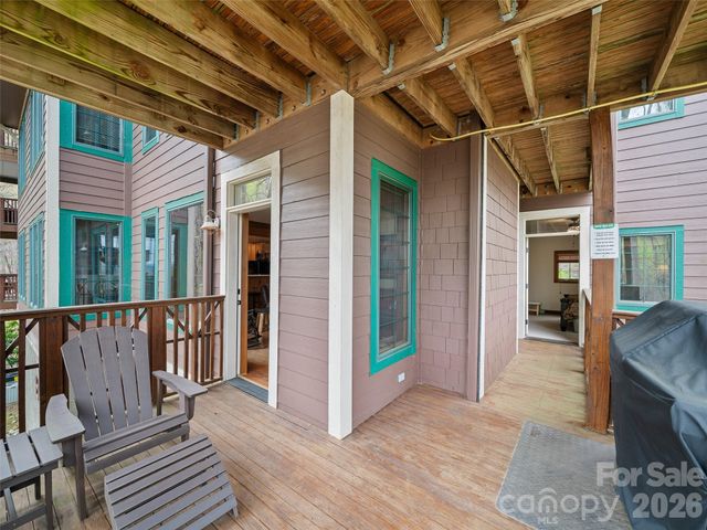81 Creekside Way F-101, Burnsville, NC 28714