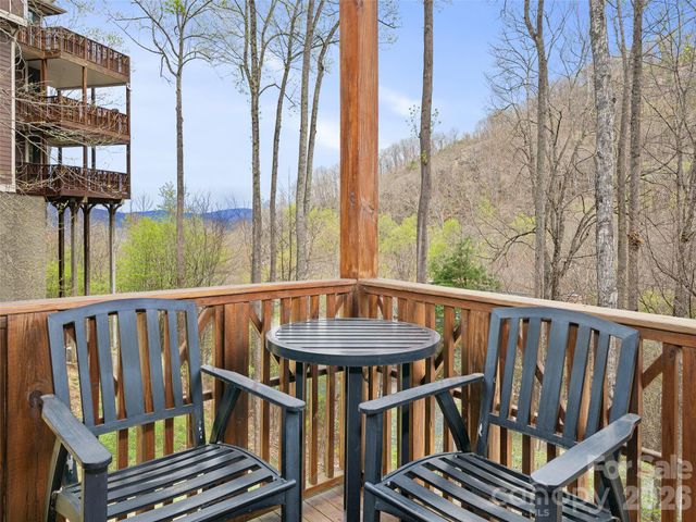 81 Creekside Way F-101, Burnsville, NC 28714