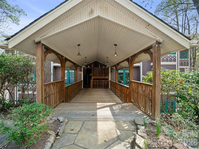 81 Creekside Way F-101, Burnsville, NC 28714