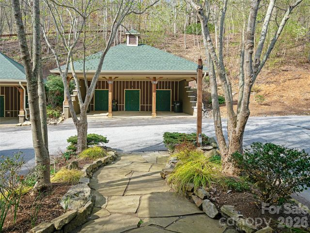 81 Creekside Way F-101, Burnsville, NC 28714