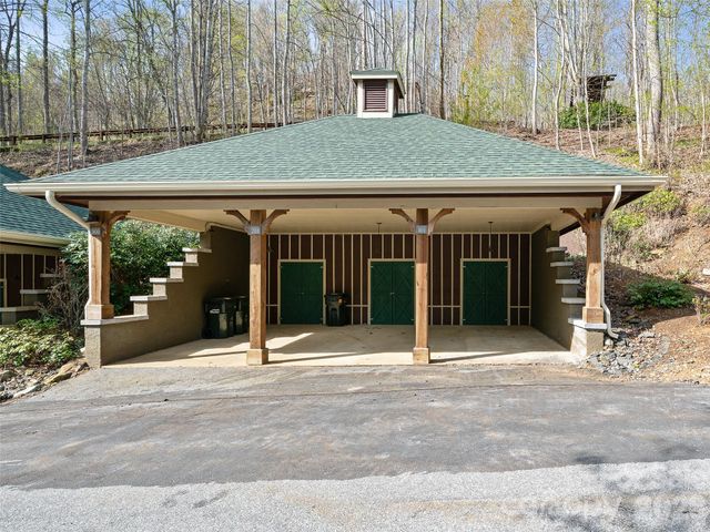 81 Creekside Way F-101, Burnsville, NC 28714