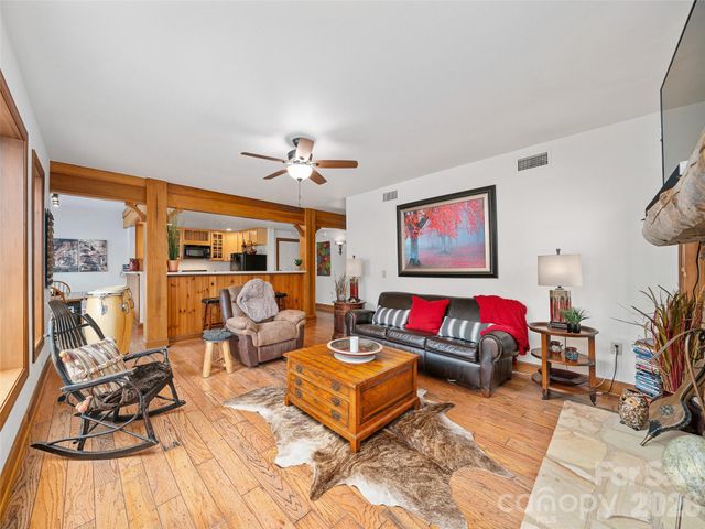 81 Creekside Way F-101, Burnsville, NC 28714