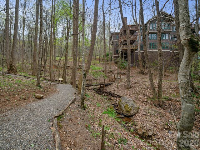 81 Creekside Way F-101, Burnsville, NC 28714