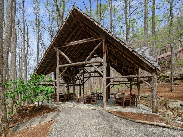 81 Creekside Way F-101, Burnsville, NC 28714