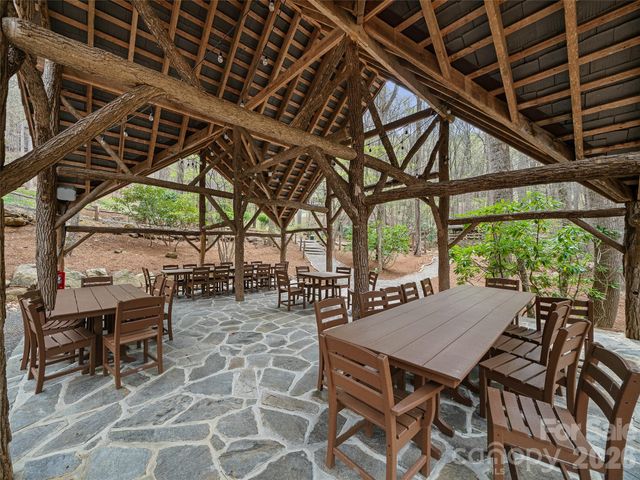 81 Creekside Way F-101, Burnsville, NC 28714