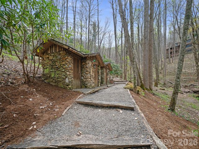 81 Creekside Way F-101, Burnsville, NC 28714