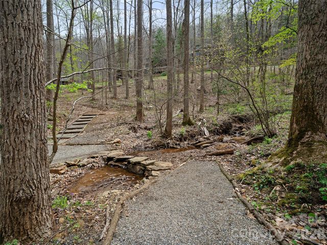 81 Creekside Way F-101, Burnsville, NC 28714