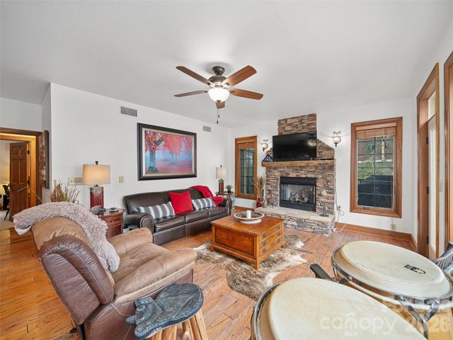 81 Creekside Way F-101, Burnsville, NC 28714
