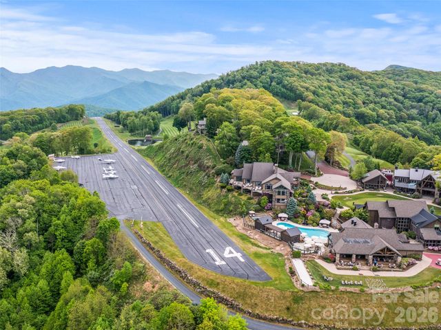 81 Creekside Way F-101, Burnsville, NC 28714