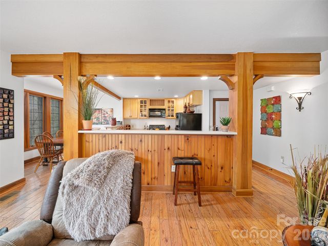 81 Creekside Way F-101, Burnsville, NC 28714