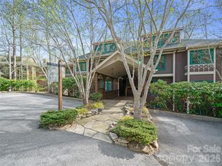 81 Creekside Way F-101, Burnsville, NC 28714