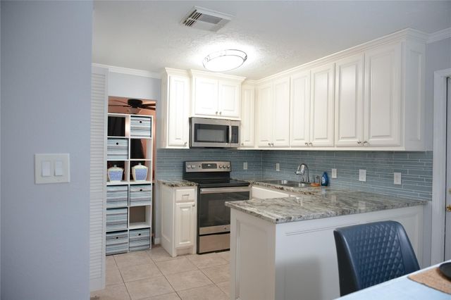 2117 Pecan Street, Dickinson, TX 77539