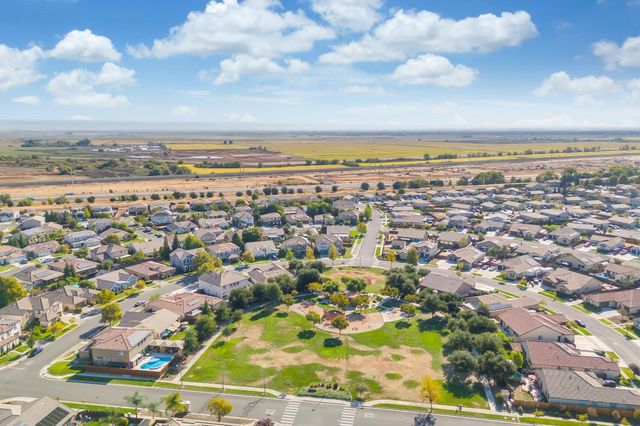 1407 Sundance Dr, Plumas Lake, CA 95961