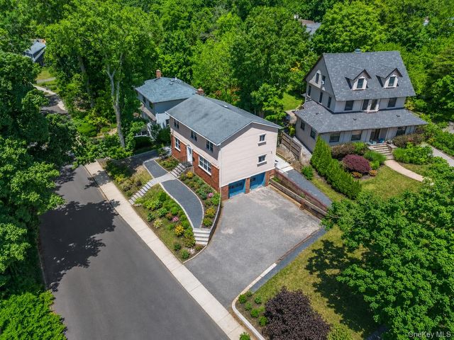 1 Wood Road, Great Neck, NY 11024