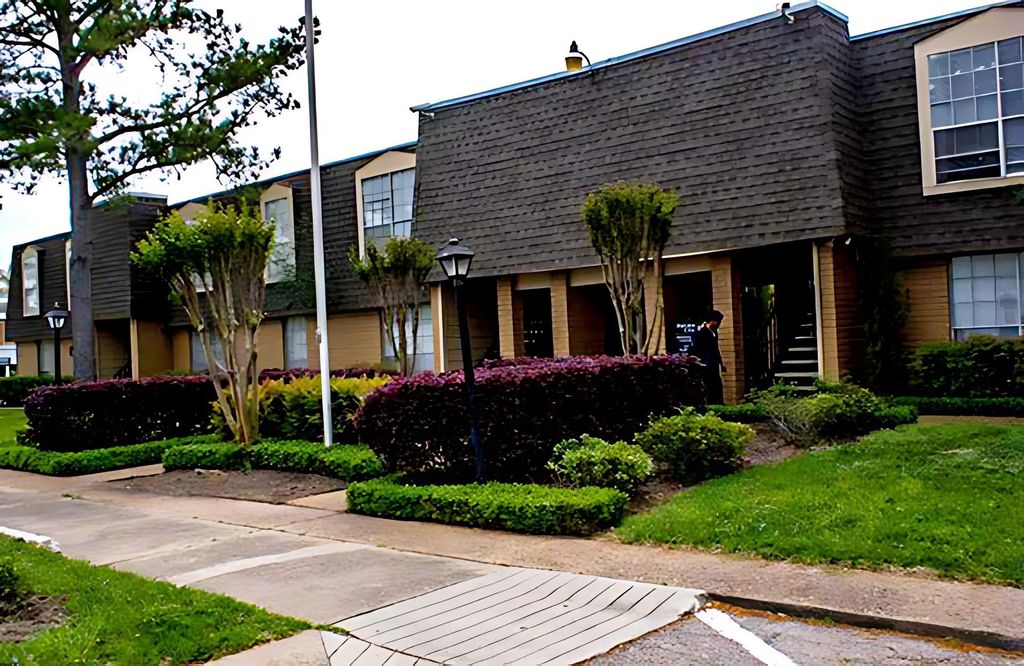 6311 Beverlyhill Street 121, Houston, TX 77057