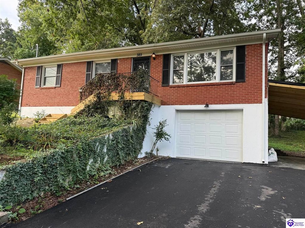 385 Sycamore Drive, Radcliff, KY 40160