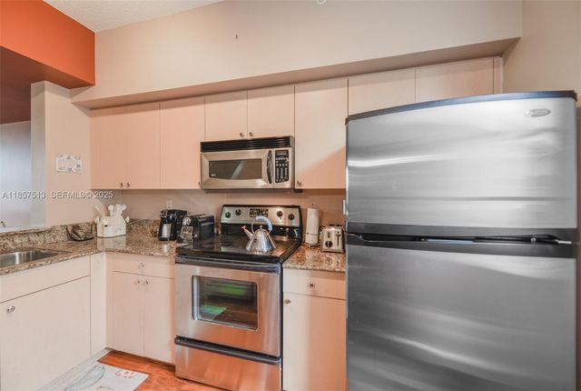 2811 NE 185th Street 801, Aventura, FL 33180