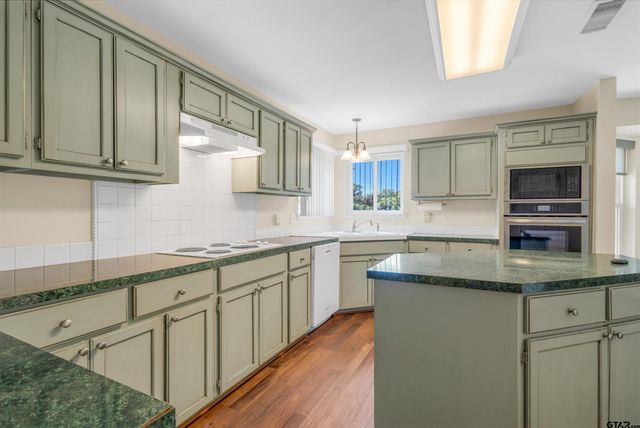 227 Spring Lake, Mineola, TX 75773