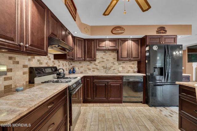 325 Spar Avenue, Beachwood, NJ 08722