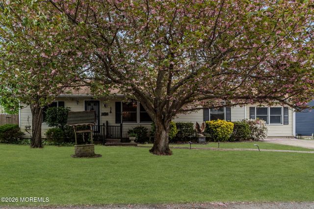 325 Spar Avenue, Beachwood, NJ 08722