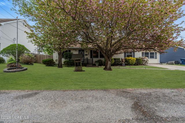 325 Spar Avenue, Beachwood, NJ 08722