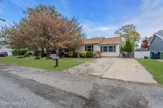325 Spar Avenue, Beachwood, NJ 08722