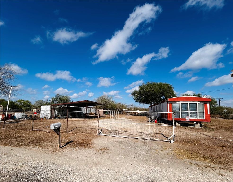 127 county road 3201, Alice, TX 78332