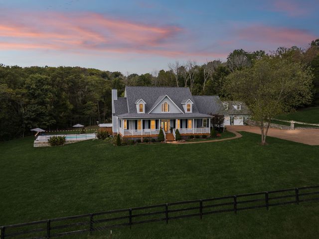 1909 Dr Robinson Rd, Spring Hill, TN 37174