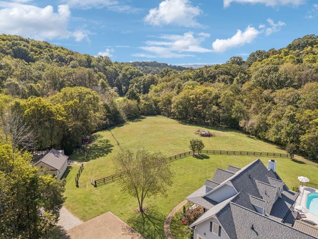 1909 Dr Robinson Rd, Spring Hill, TN 37174