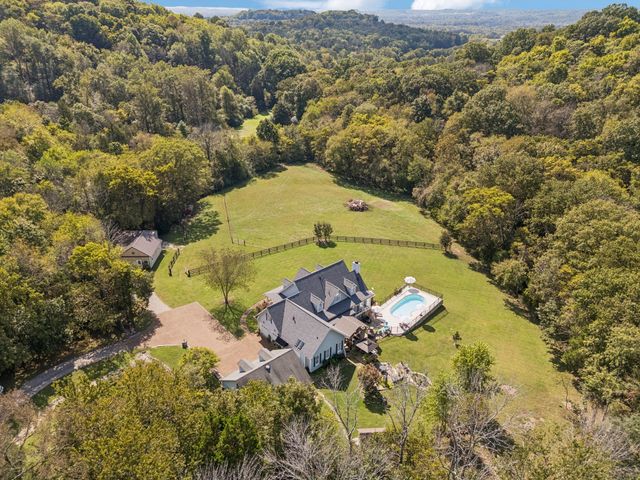 1909 Dr Robinson Rd, Spring Hill, TN 37174