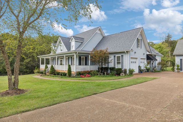 1909 Dr Robinson Rd, Spring Hill, TN 37174