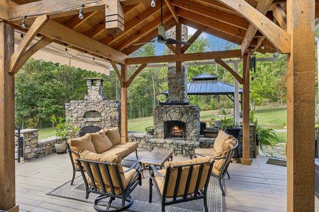 1909 Dr Robinson Rd, Spring Hill, TN 37174