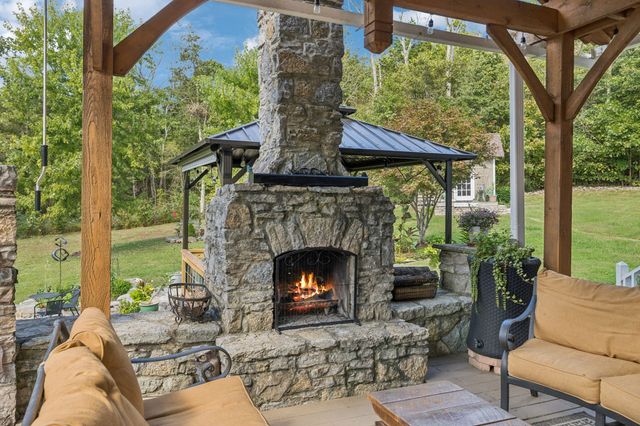 1909 Dr Robinson Rd, Spring Hill, TN 37174