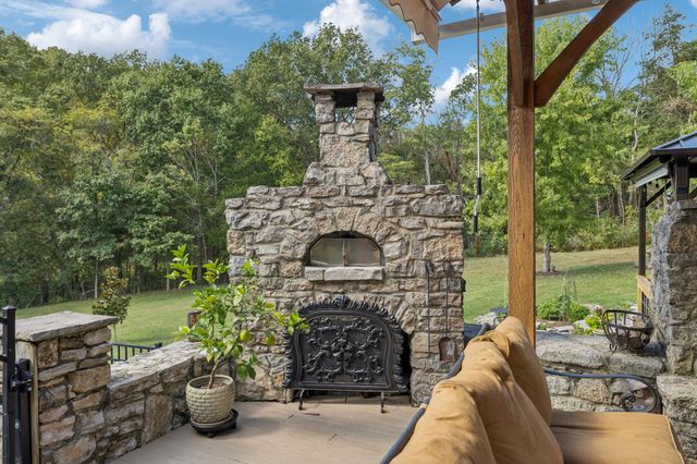 1909 Dr Robinson Rd, Spring Hill, TN 37174