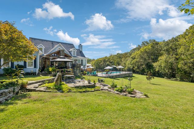 1909 Dr Robinson Rd, Spring Hill, TN 37174