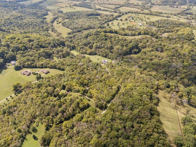 1909 Dr Robinson Rd, Spring Hill, TN 37174