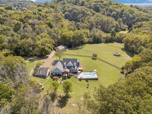 1909 Dr Robinson Rd, Spring Hill, TN 37174