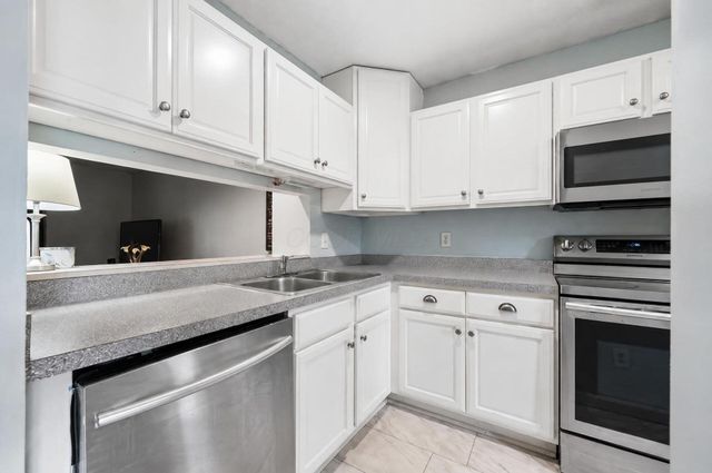 493 Foxtrail Circle E, Westerville, OH 43081