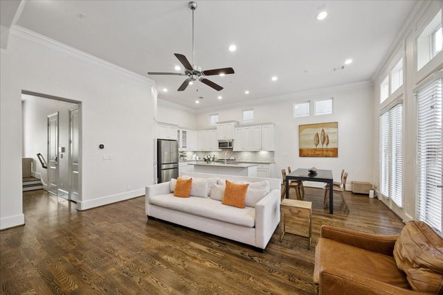 10950 Wrenwood Green, Houston, TX 77043