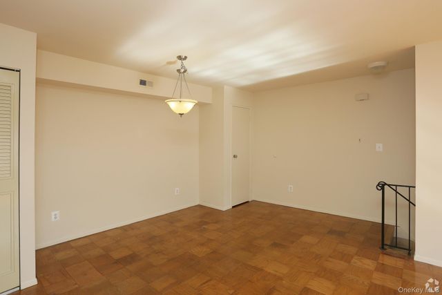 44 Route 25 A 409, Smithtown, NY 11787