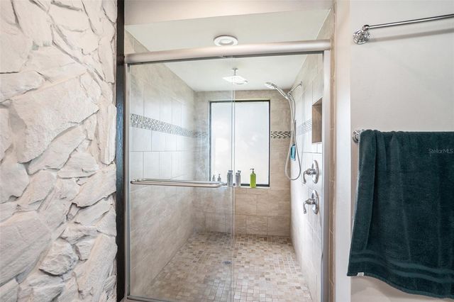 202 RUNNING HORSE ROAD, Seffner, FL 33584