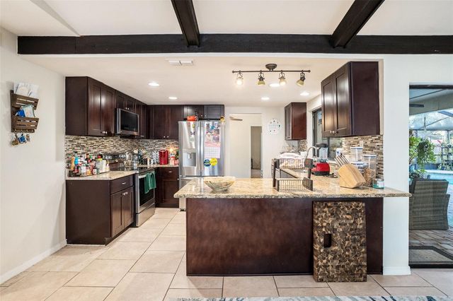 202 RUNNING HORSE ROAD, Seffner, FL 33584