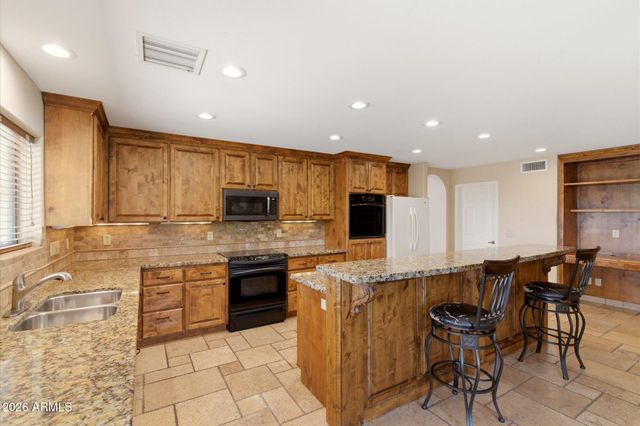 801 E AIRE LIBRE Avenue, Phoenix, AZ 85022