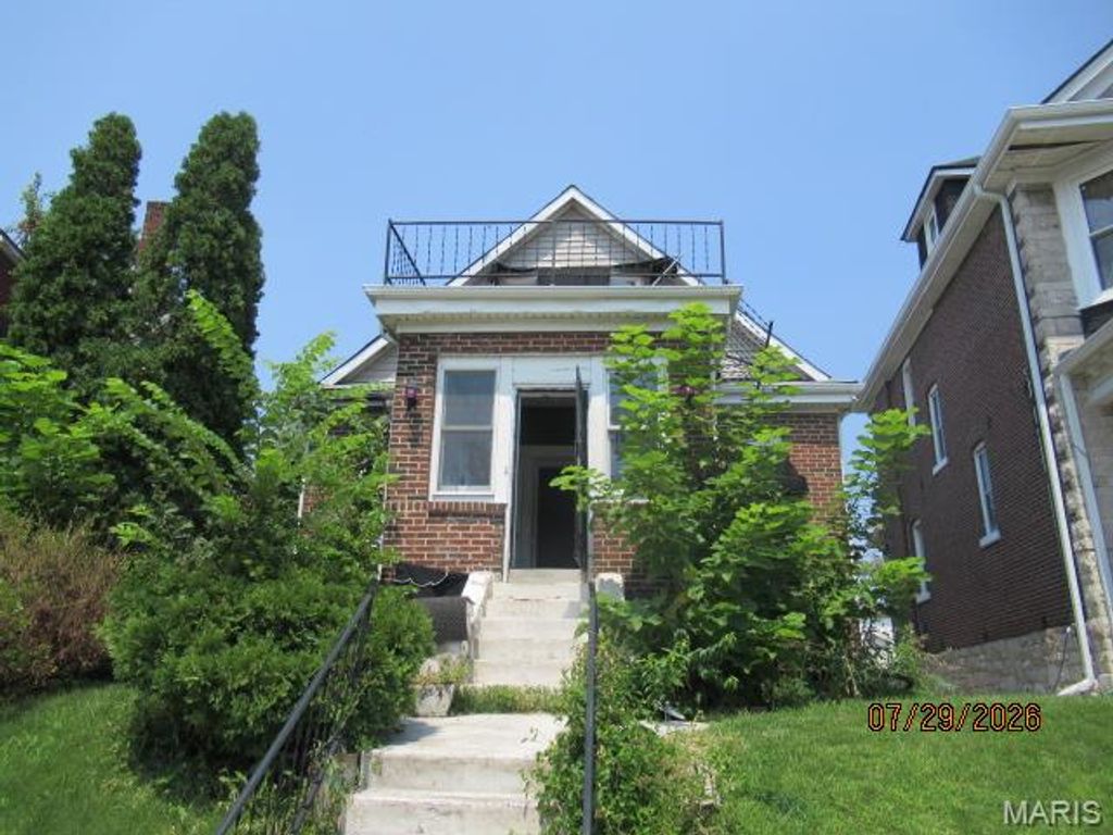 4569 Lewis Place, St Louis, MO 63113